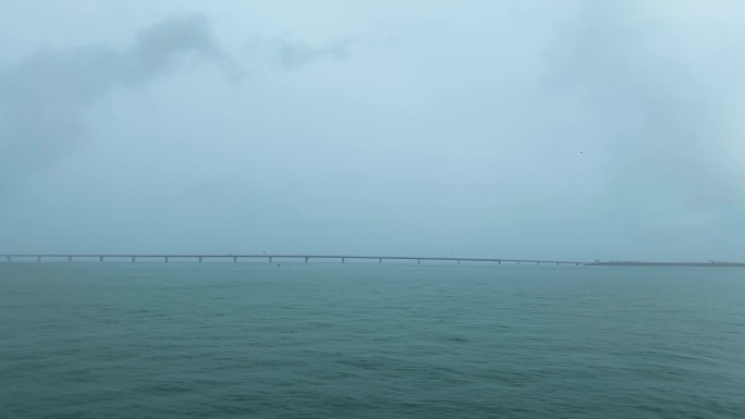 雨中的港珠澳大桥