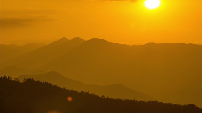 大山日落夕阳下山