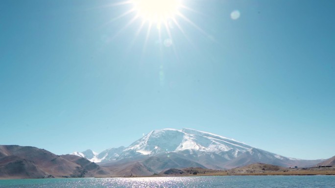 新疆冰山之父慕士塔格峰卡拉库勒湖
