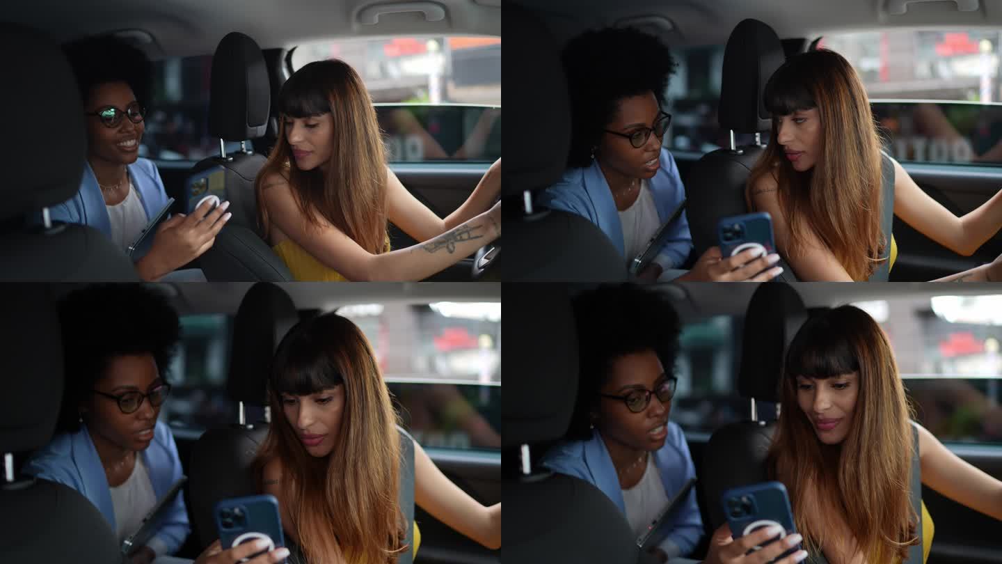 年轻女子在车上向司机展示手机