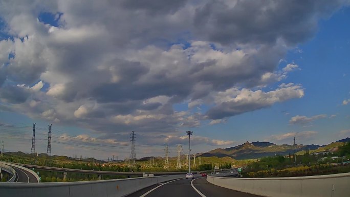 行车素材.京藏高速石峡关八达岭云影