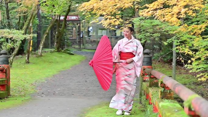 日本女孩二A当地文化穿着奇装异服