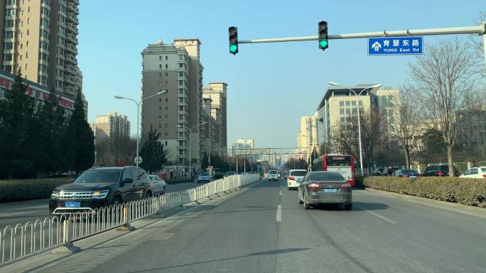 2022年在北京的城市道路上行驶