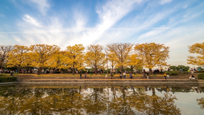 时间流逝：行人在日本东京立川花园拥挤
