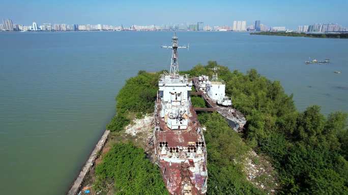 航拍 广东汕头两艘废弃军舰 废弃船