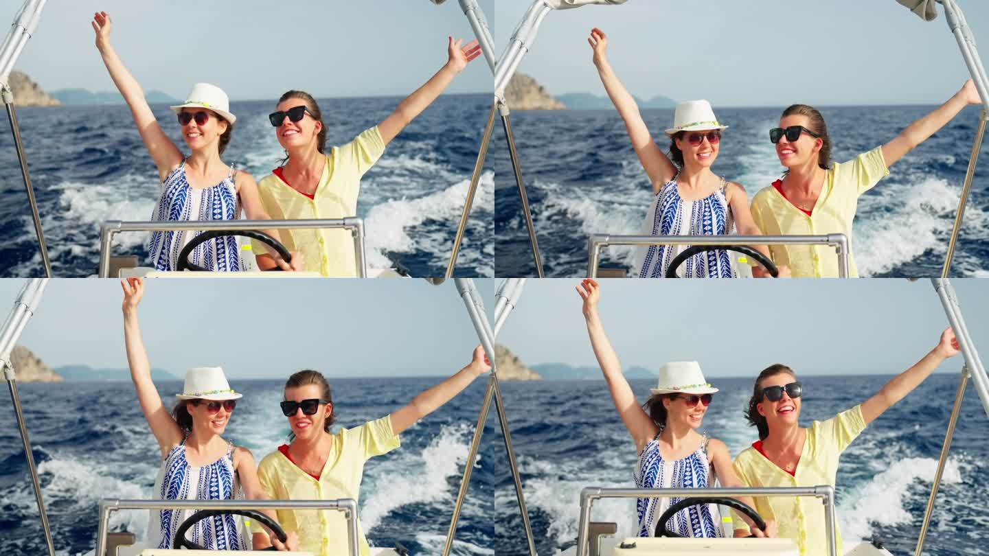 女性朋友在梦幻假期中享受快艇之旅。张开双臂，开心地微笑