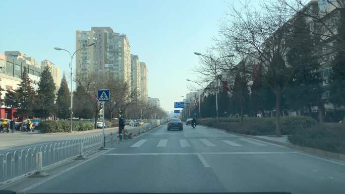 2022年在北京的城市道路上行驶