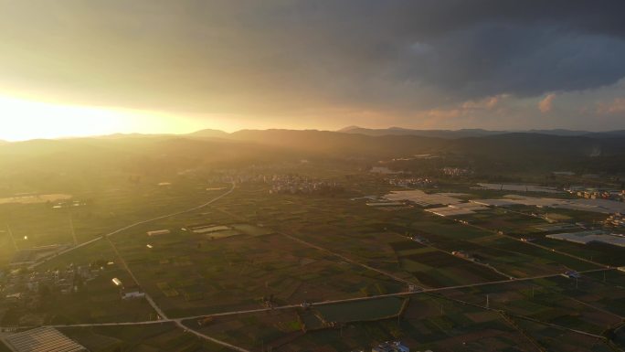 傍晚夕阳光束摇镜头航拍（江川前卫）