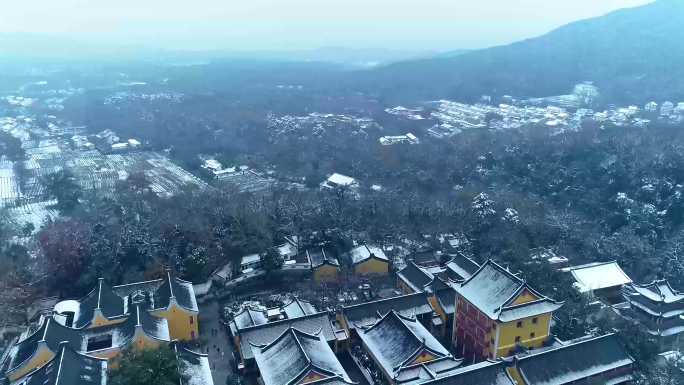 4K航拍杭州飞来峰灵隐寺冬天唯美雪景