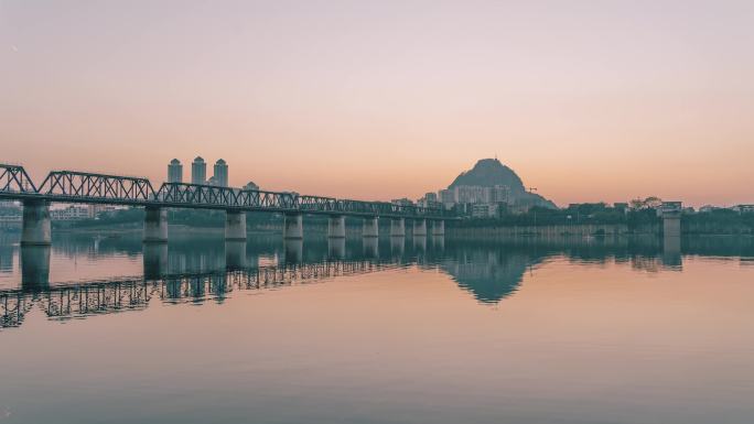 黄昏时分柳州铁桥和柳江延时摄影