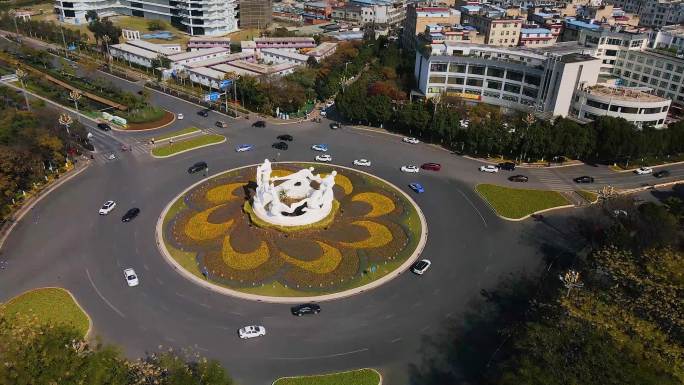 滇池路环岛路口