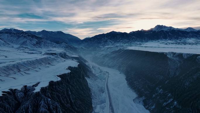 4K冬季新疆独山子大峡谷自然风景航拍合集
