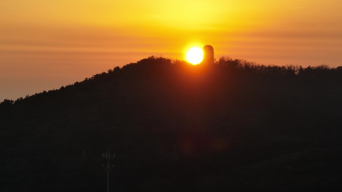 长焦航拍威海玛珈山的落日与天文台
