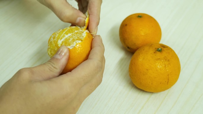 剥橘子皮剥水果