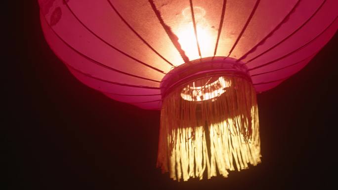 中国传统的红灯笼用来庆祝节日