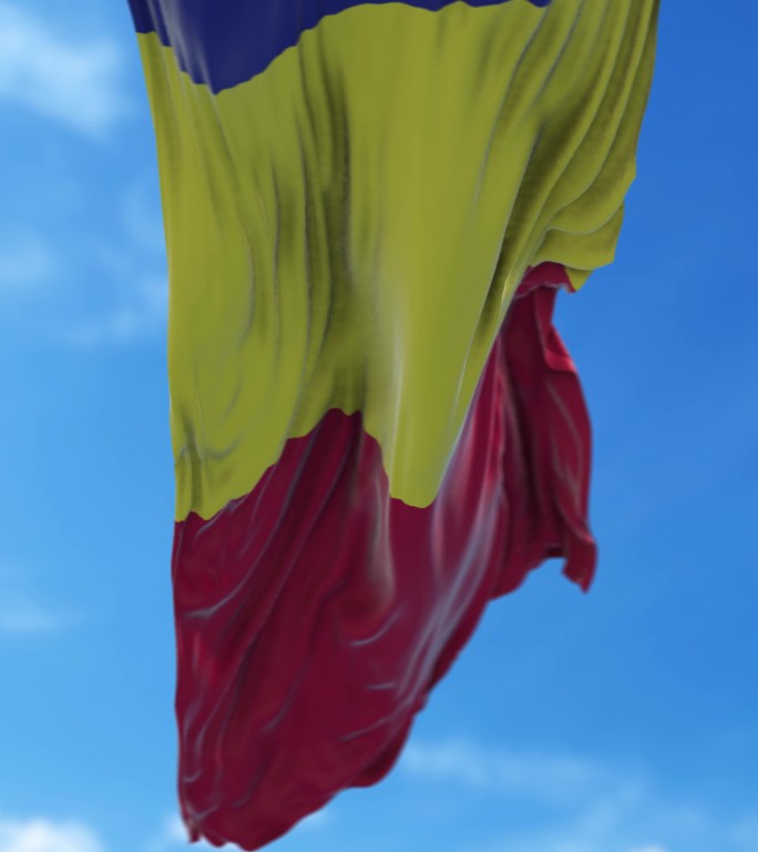 垂直罗马尼亚国旗在4K分辨率的蓝天下缓缓飘扬