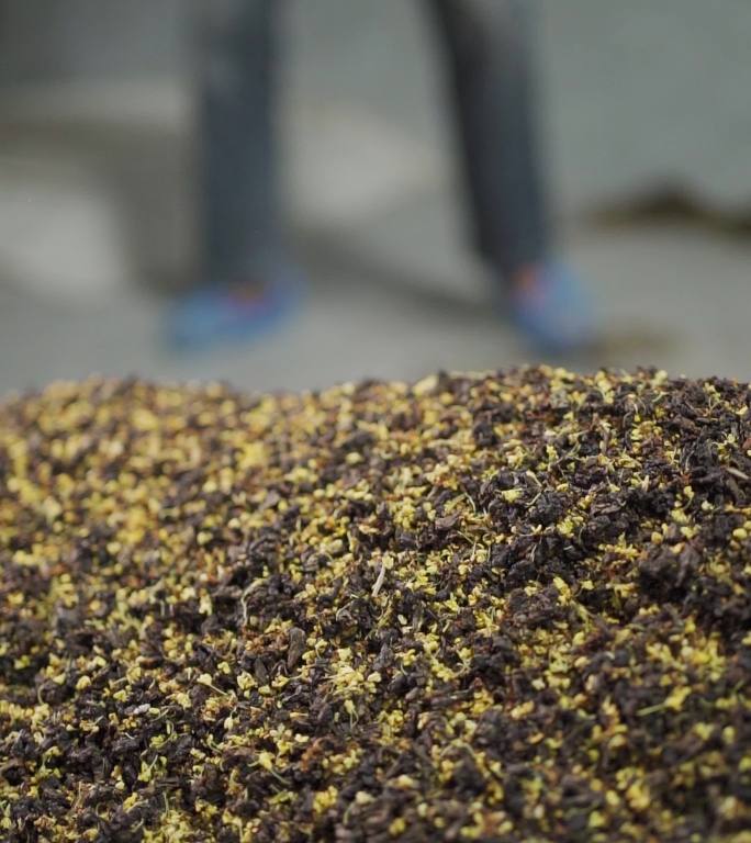 桂花茶制作桂花香片茶叶窨制特写