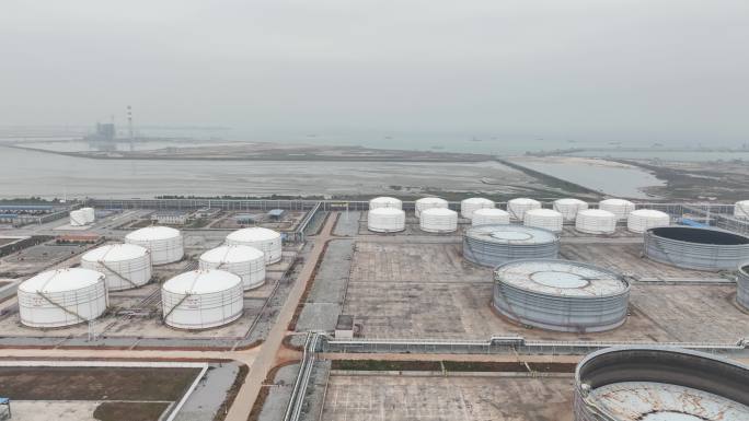 中科炼化航拍液化天然气储气罐炼油厂