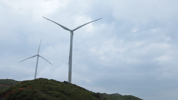 航空摄影风力发电山顶风车