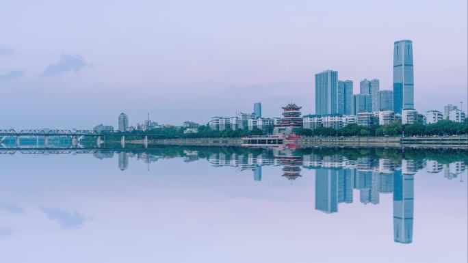 柳州城市天际线与建筑水面倒影延时摄影