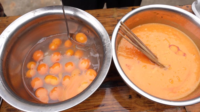 打鸡蛋鸭蛋蛋液蛋黄搅拌