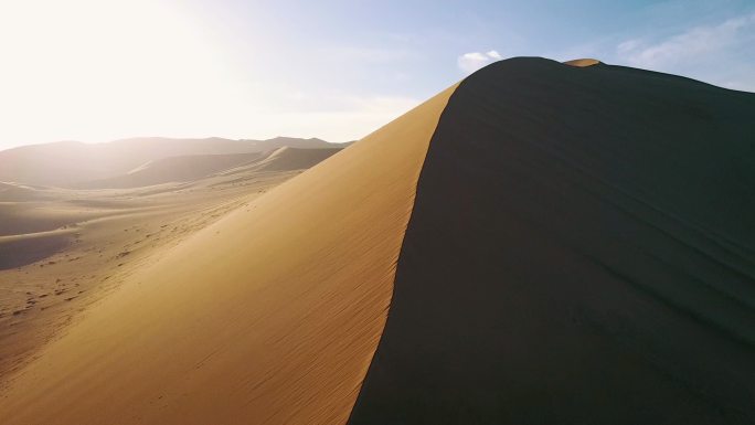 亚洲无人沙漠沙丘鸟瞰图