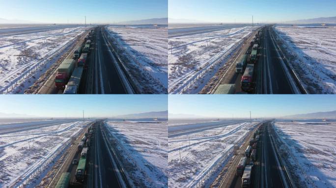 雪后荒漠高速公路拥堵车流