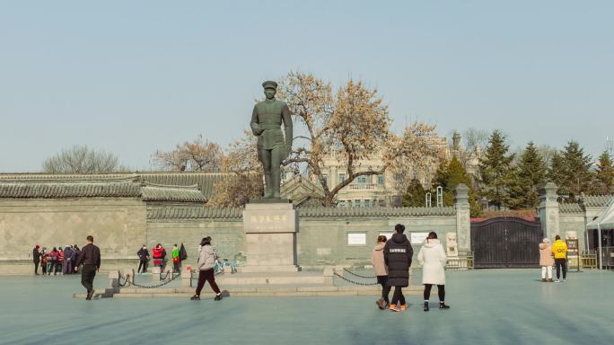 沈阳大帅府广场张学良塑像游客游人