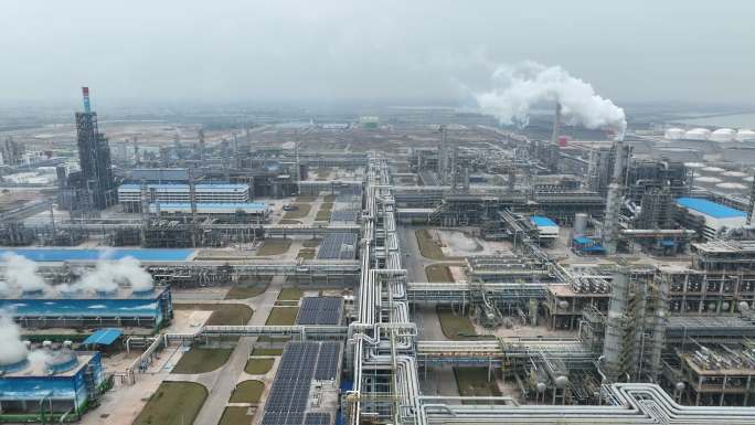 中科炼化炼油厂烟囱冒烟废气排放