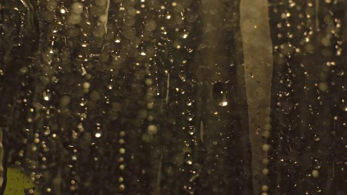 下雨的夜、窗户上的雨珠