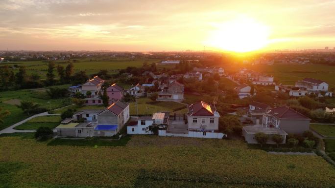 夕阳下的农村