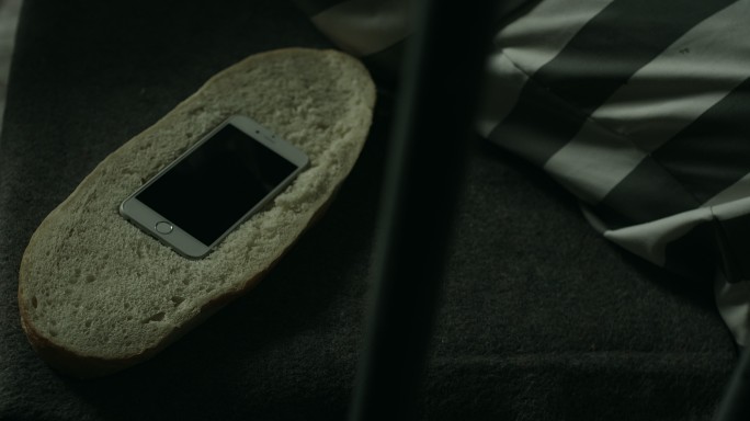 藏在面包里的智能手机