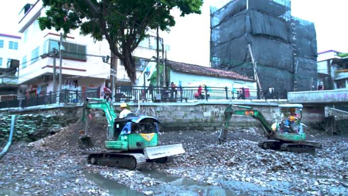 挖掘机河道疏浚清淤