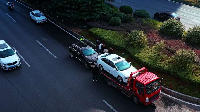 城市道路交通事故追尾交警取证