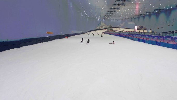 室内滑雪场