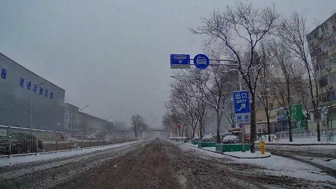行车素材.大雪中的北京学院路大街