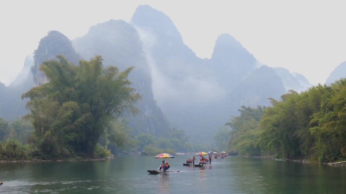 桂林阳朔遇龙河竹筏漂流