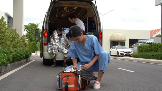 医疗急救队、伤病救助、急救、救生、救护车