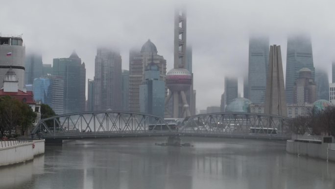 2023乍浦路桥外滩大雾