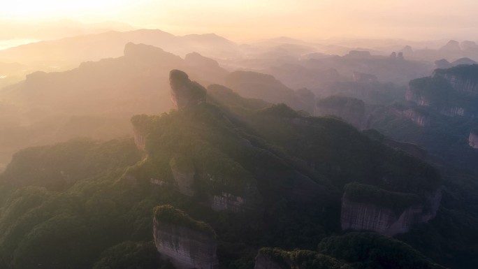 丹霞山鸟瞰图群山缭绕山顶日出壮观