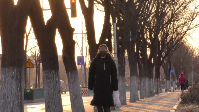 早晨街道城市日出城市天际线夕阳街道上下班