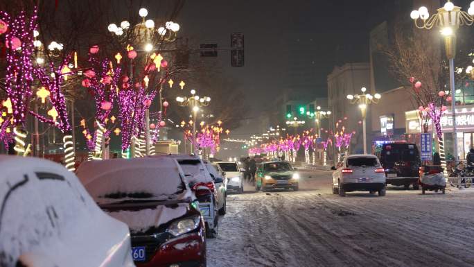 下雪的清晨-老街和路灯