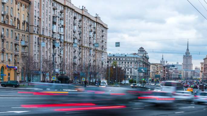 莫斯科-俄罗斯交通车在莫斯科街头的时间流逝