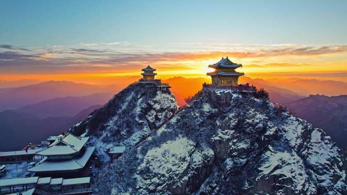 老君山冬日雪景日出航拍