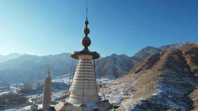 航拍大雪后宁夏贺兰山拜寺口双塔4K