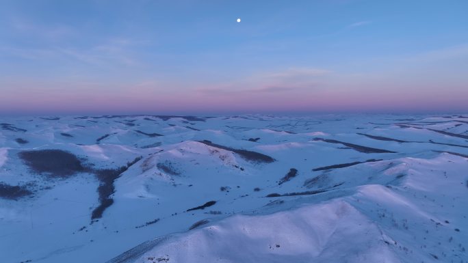 航拍冰雪覆盖的月光雪岭晨曦