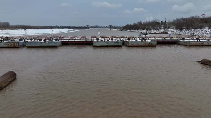 济南百里黄河风景区浮桥雪