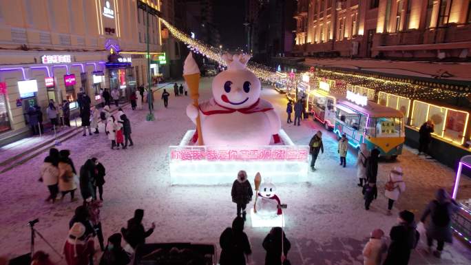 哈尔滨中央大街雪人夜景