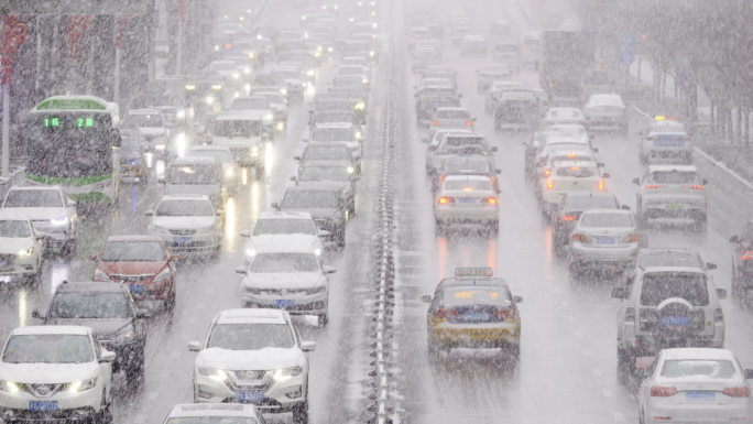 原创4k暴风雪中的路况