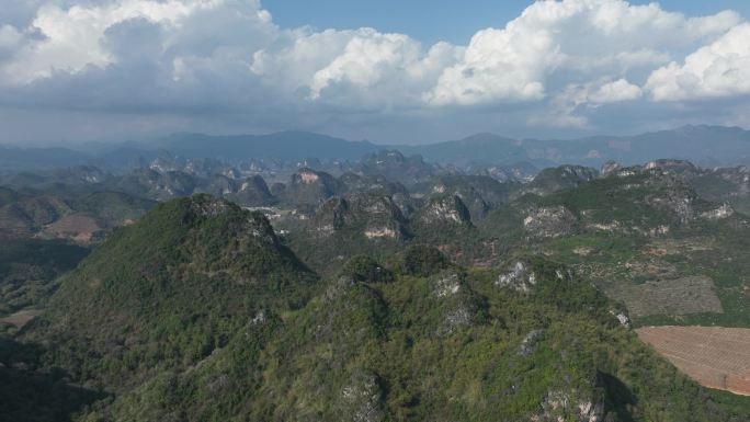 广东喀斯特地英西峰林